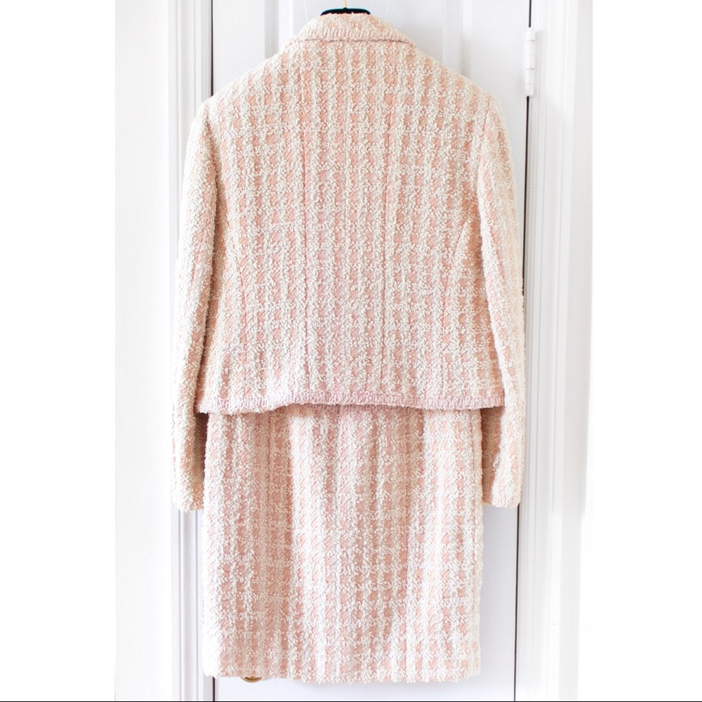 Iconic Chanel Vintage Spring 1994 Pink Jacket Suit - Picture 6 of 16